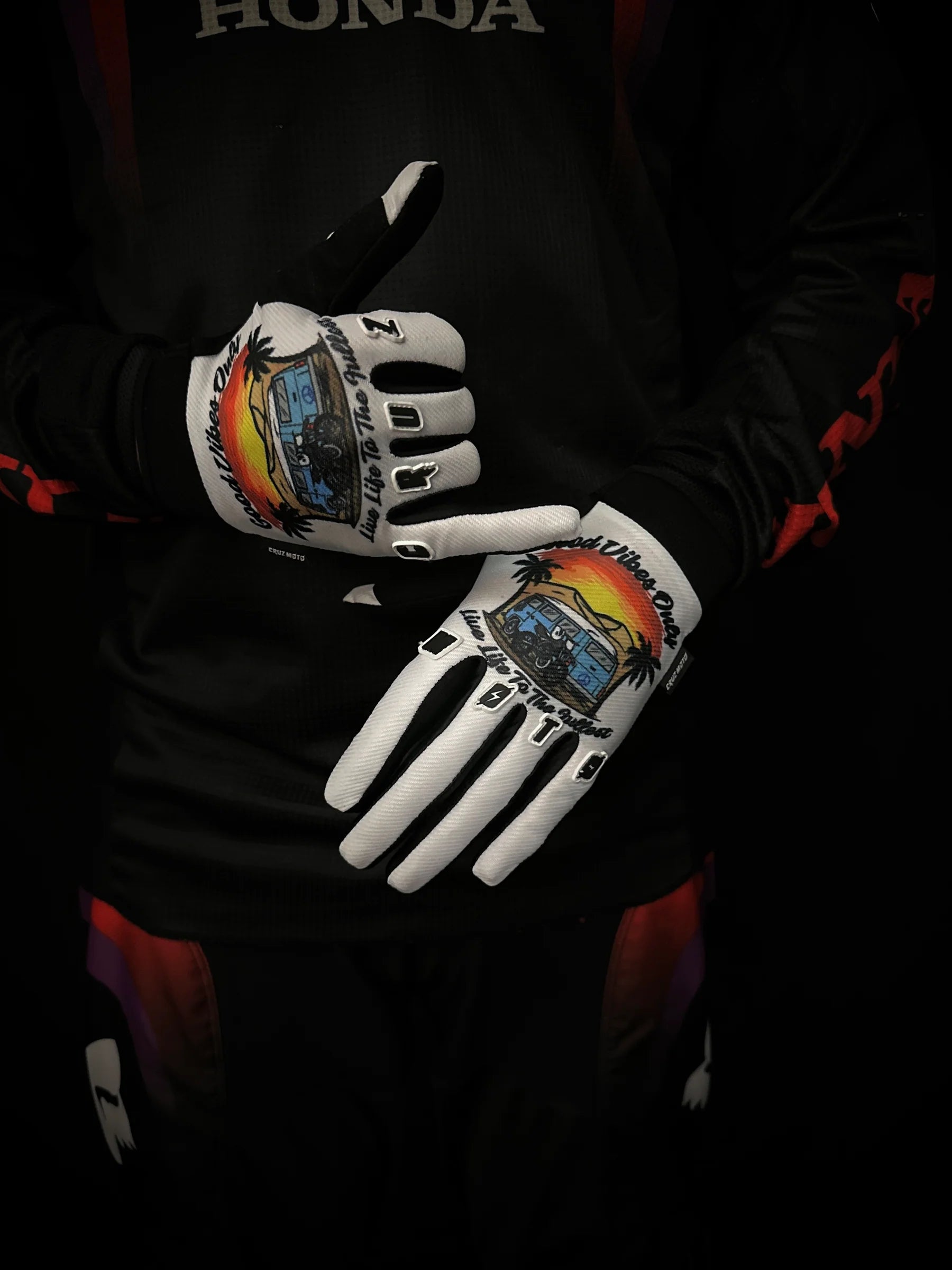 CRUZ ‘GOOD VIBES ONLY’