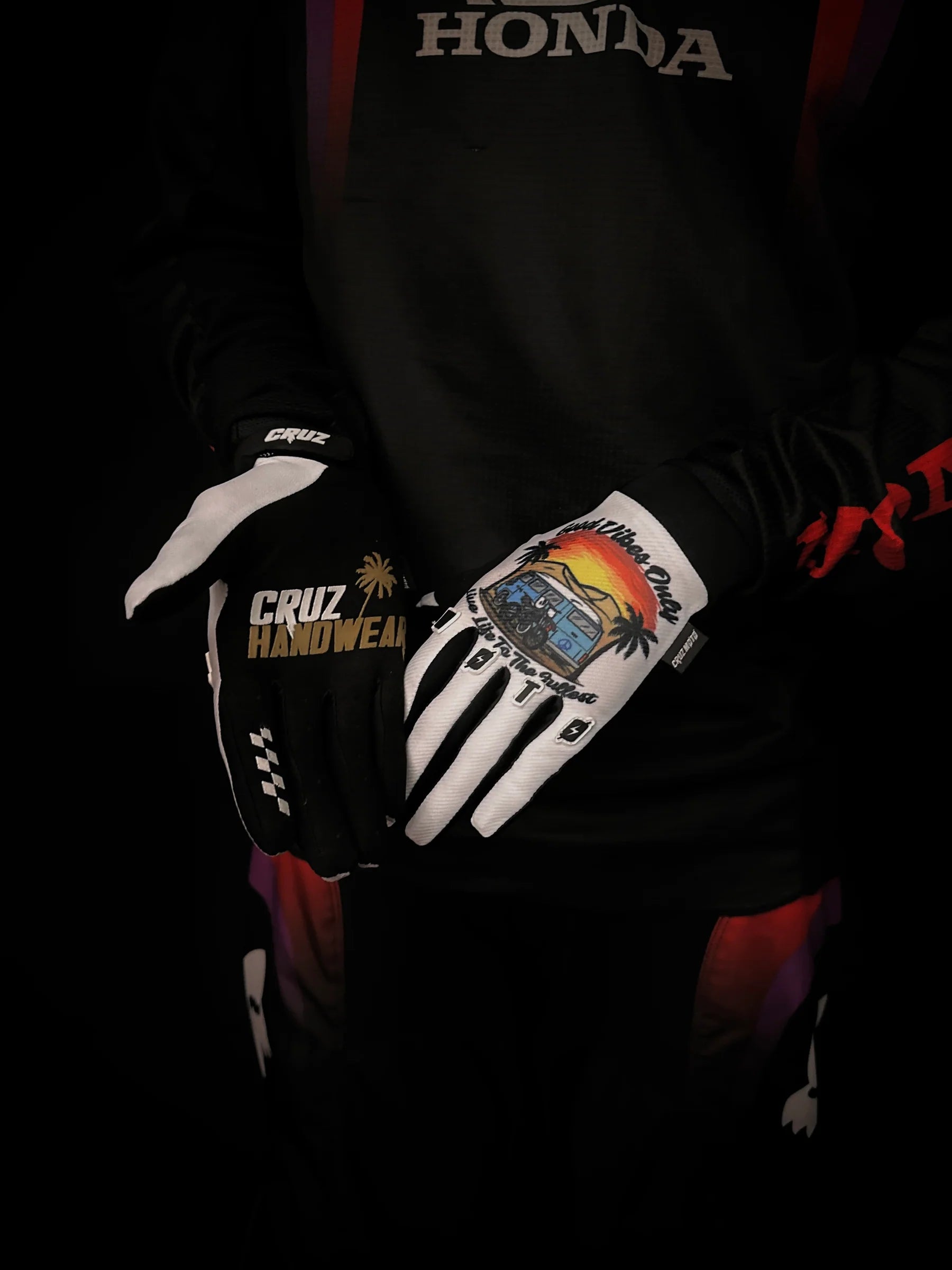 CRUZ ‘GOOD VIBES ONLY’